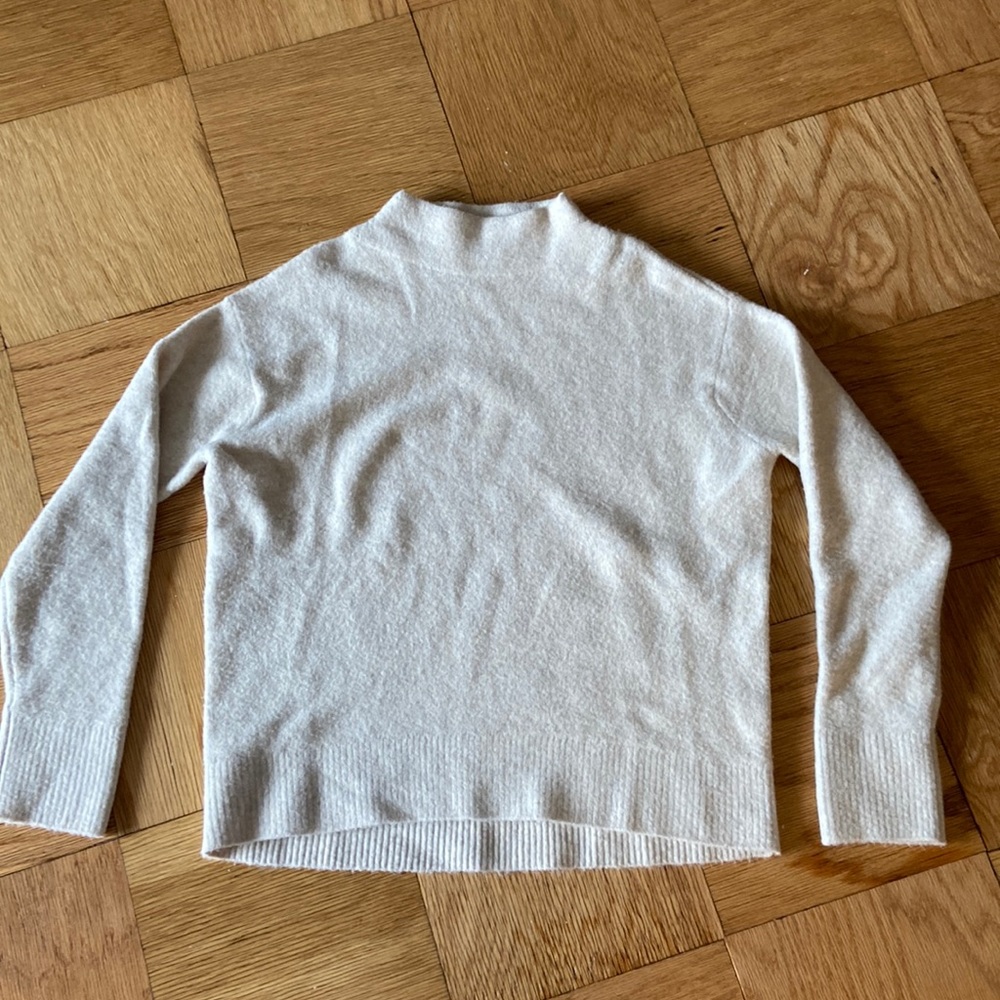 Uniqlo Souffle yarn mock neck sweater